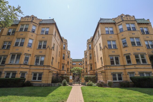 Building Photo - 1624 W Lunt Ave