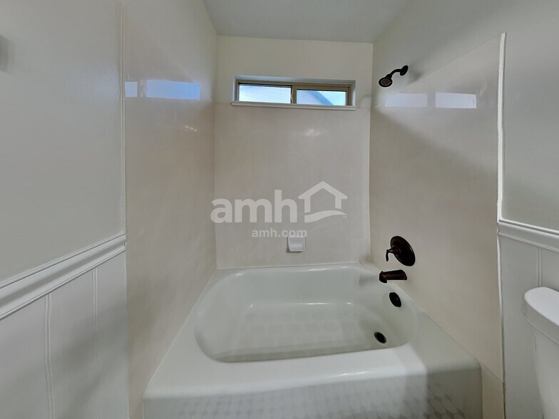 Building Photo - 4802 Addison Ave