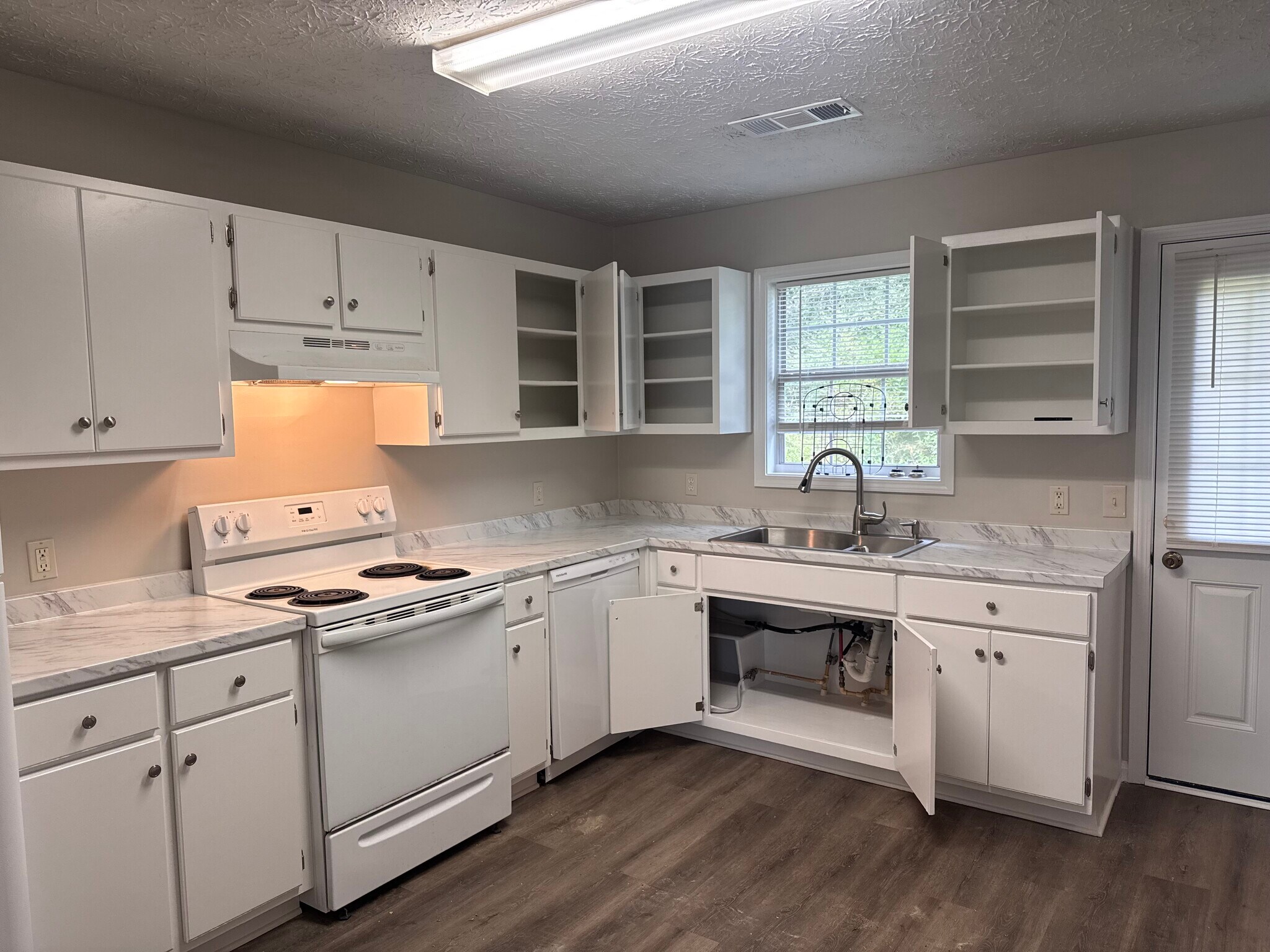 New Kitchen Countertops - 97 Lily Dr