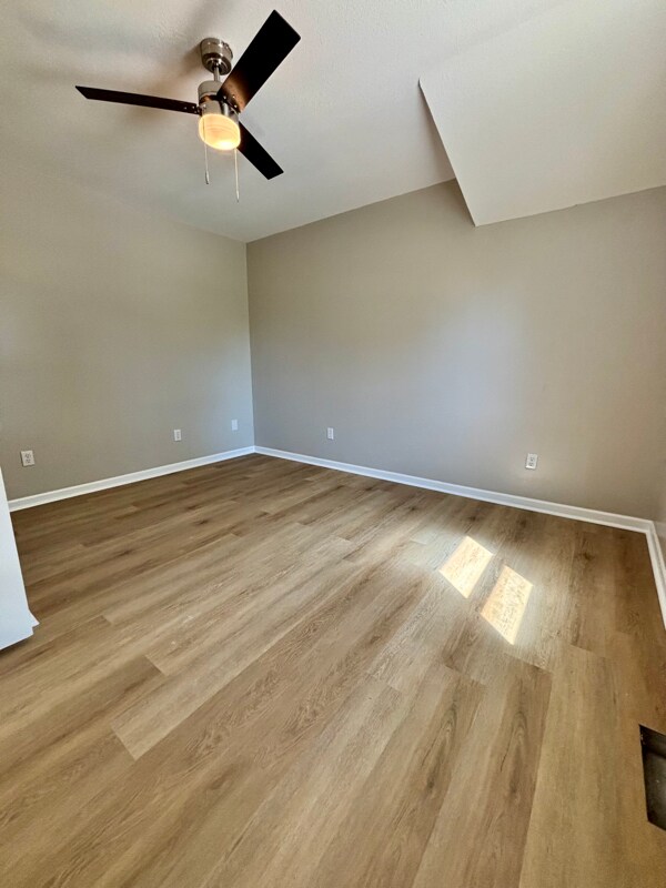 Building Photo - 817 N Clara St