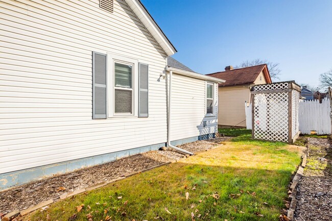 Building Photo - Recently Renovated Home in Coraopolis