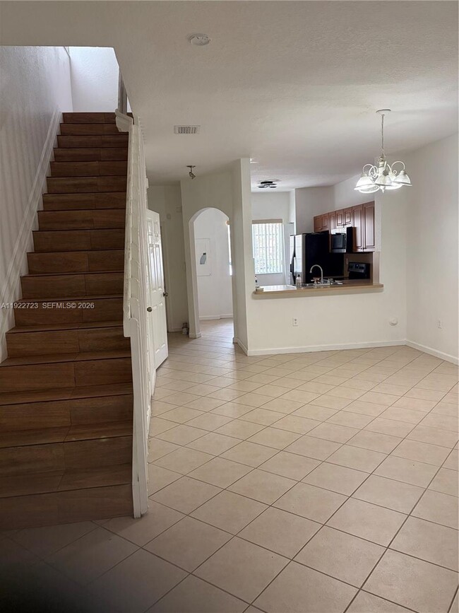 Building Photo - 8831 S Isles Cir