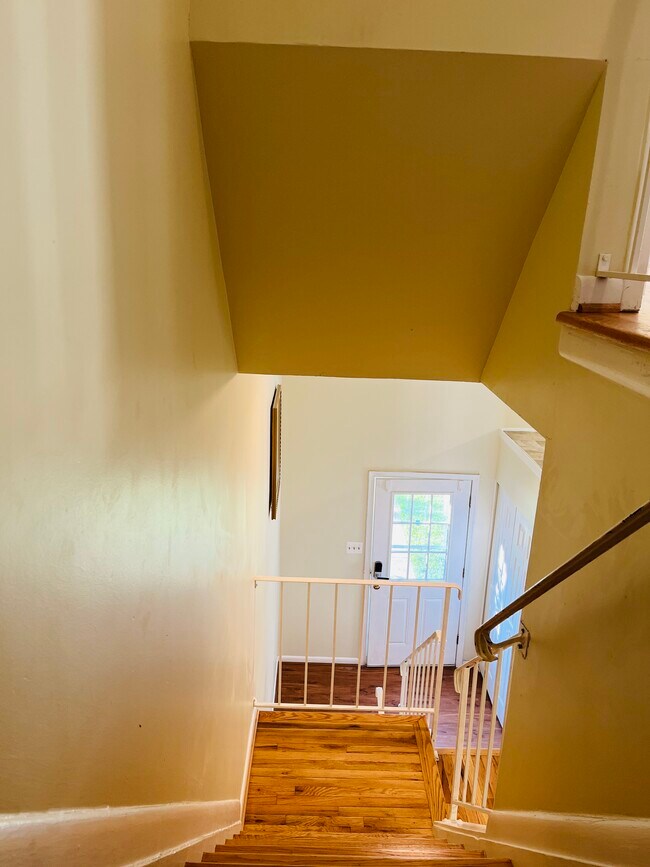 Building Photo - 2 Wimbledon Ln