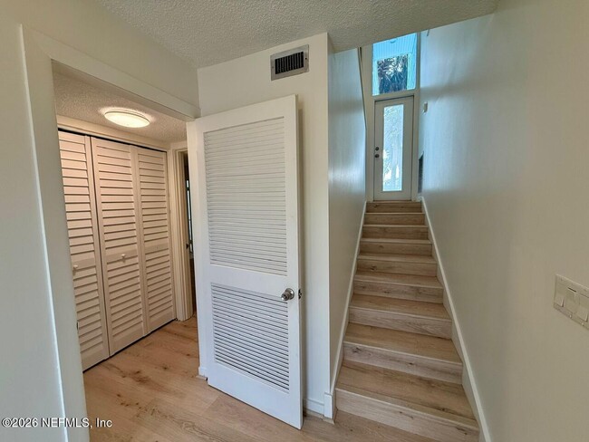 Building Photo - 222 7th St