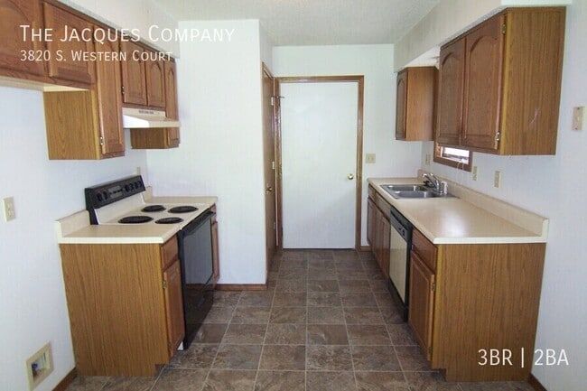 Building Photo - 3820 S Western Ct