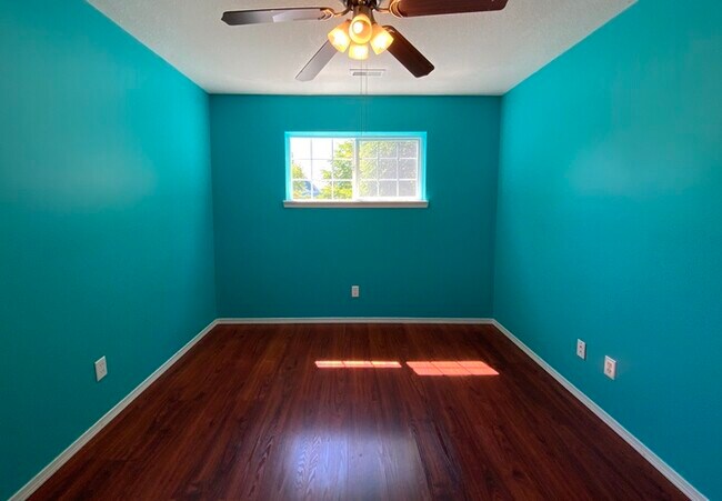 Building Photo - Gorgeous 3 Bedroom Arbor Rose Home!