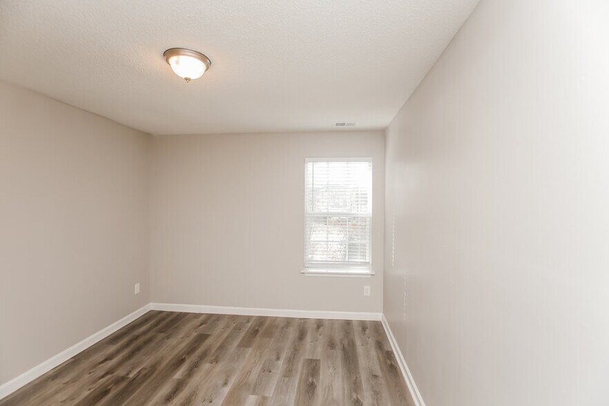 Building Photo - 5407 Sweetsprings Dr SW