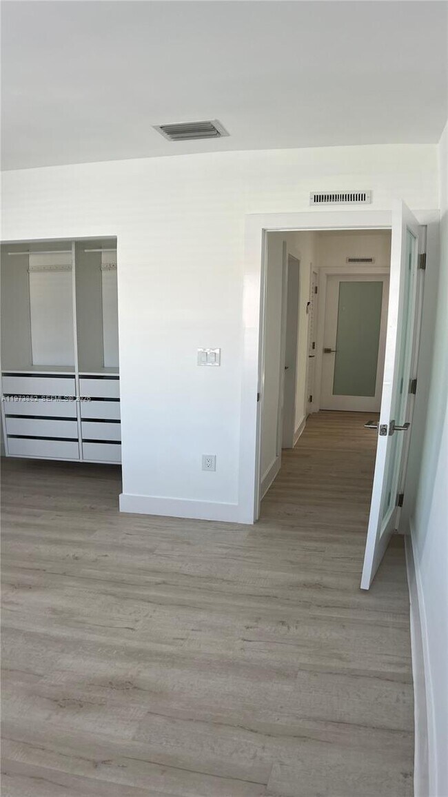 Building Photo - 2800 SW 25th St