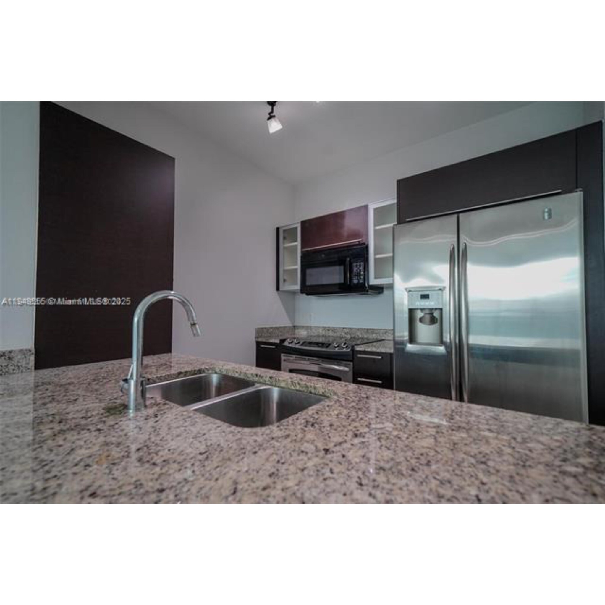 Building Photo - 950 Brickell Bay Dr