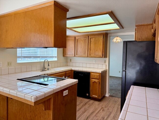 Building Photo - 4 Bed, 2.5 Bath Home with 3-Car Garage in Clovis Unified School District