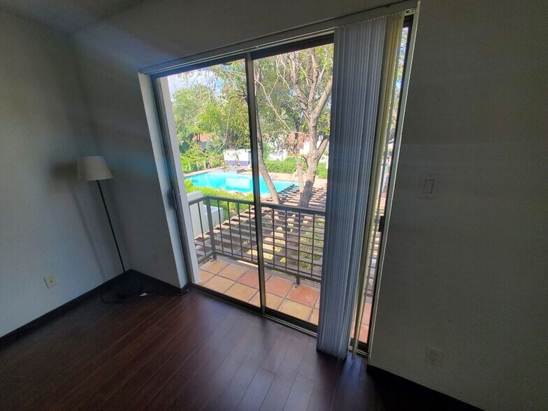 Building Photo - 120 Sunflower Ave