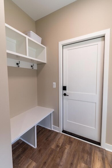 Building Photo - 8456 Oak Shade Ct