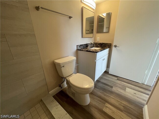 Building Photo - 5325 Summerlin Rd