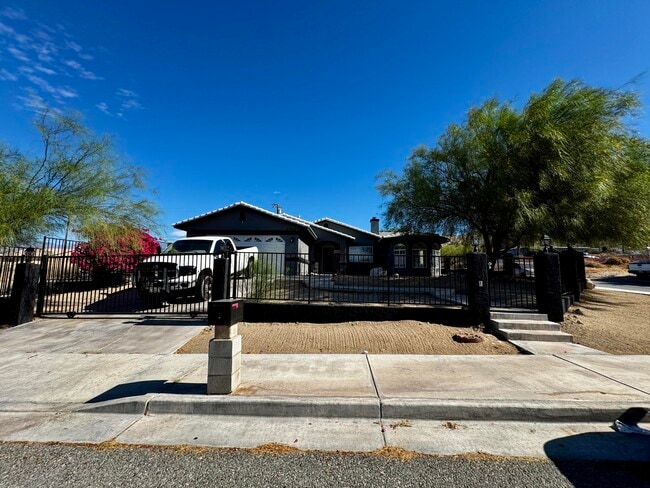 Primary Photo - 67890 Alameda Dr