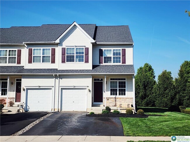 Building Photo - 937 King Way