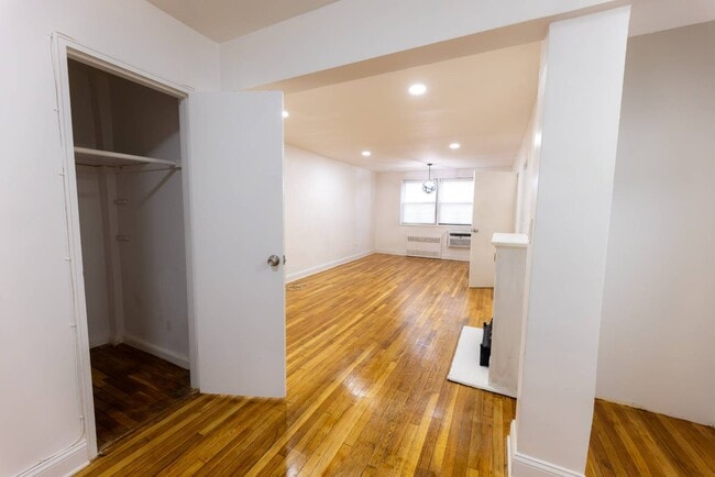 Building Photo - 131-11 Kew Gardens Rd