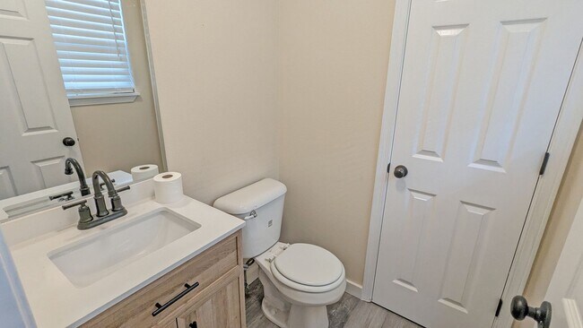 Building Photo - 3 bedroom 2.5 bath home