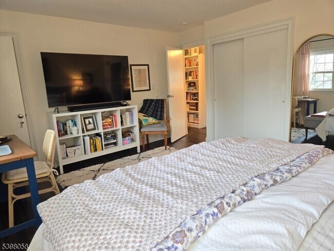 Building Photo - 87 E Main St