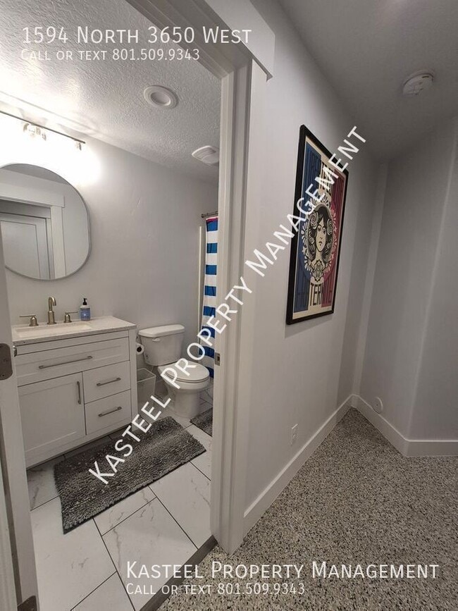 Building Photo - 1594 N 3650 W