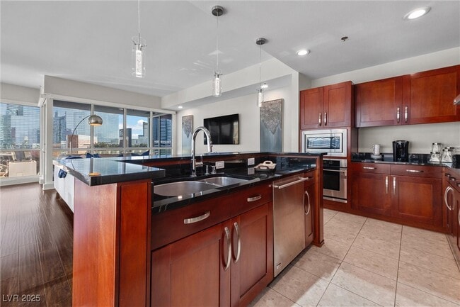 Building Photo - 4525 Dean Martin Dr
