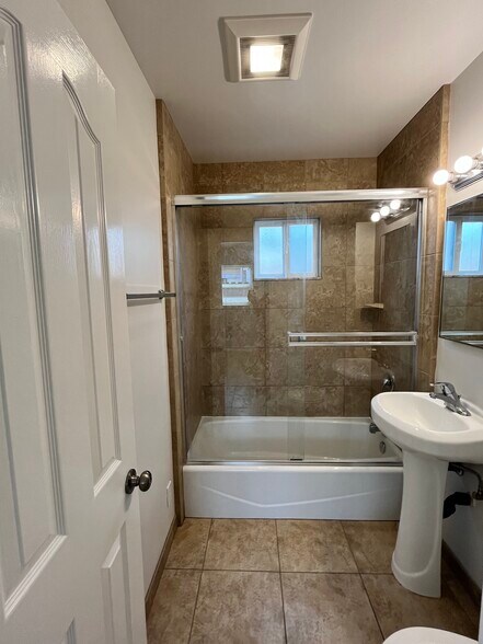 bathroom - 1105 Grand Ave