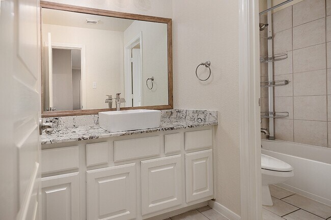 Building Photo - 138 Oriel Oaks Cir