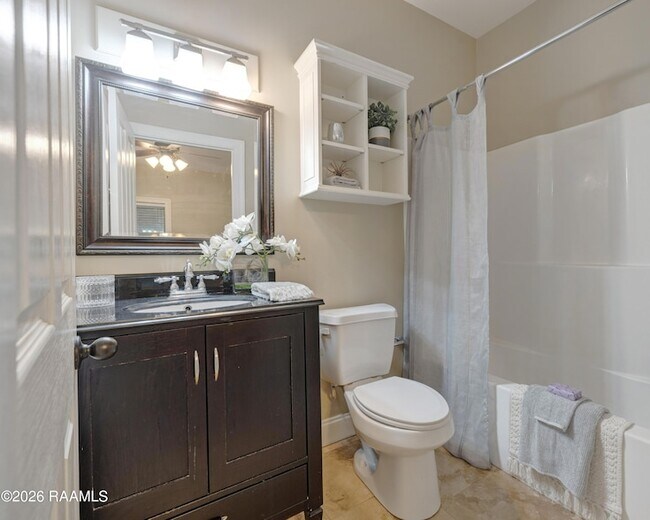 Building Photo - 701 W Taft St