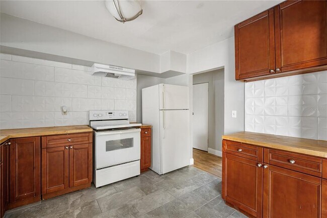 Building Photo - 2540 11th Ave S