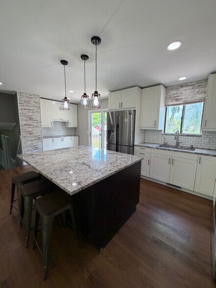 Building Photo - 4544 Hillview Shr