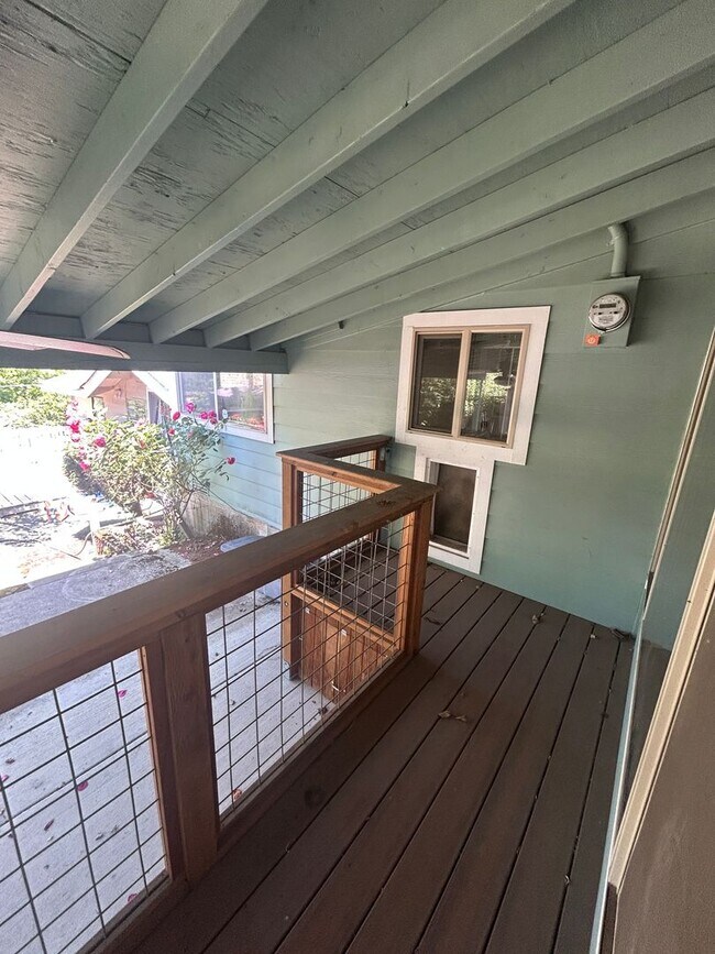Building Photo - 3 Bed, 2 bath Rambler Home w/utilities included in Skyway, $3,135/mo.