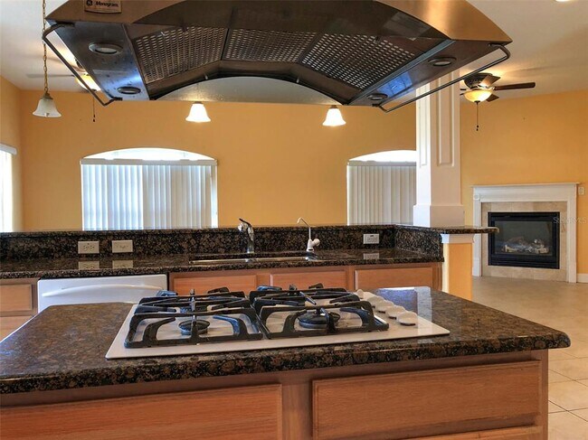 Building Photo - 6517 Channelside Dr