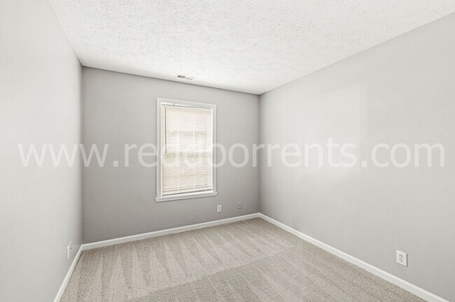 Building Photo - Cozy Fishers Home