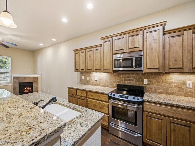 Building Photo - Gorgeous 3-Story Townhome in Excellent Fort Collins Location!