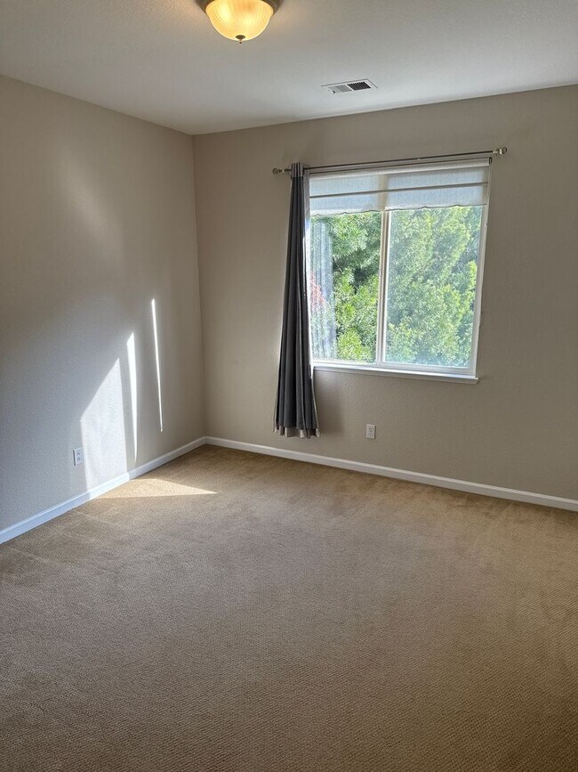 Building Photo - Everything you wanted