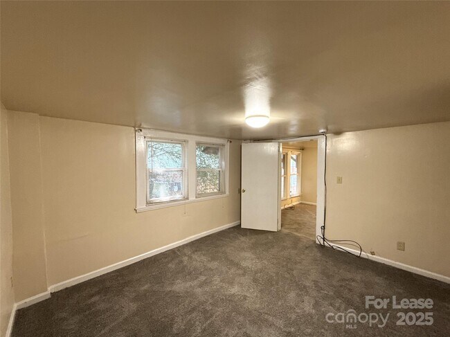 Building Photo - 1433 Pecan Ave