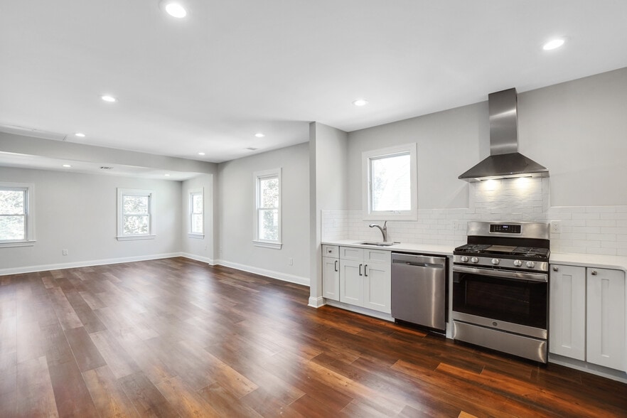 Building Photo - 77 Mill St