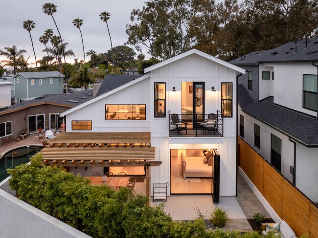 Building Photo - 623 Colima St