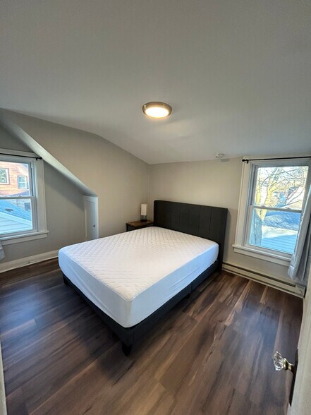 Building Photo - 4880 N Mohawk Ave