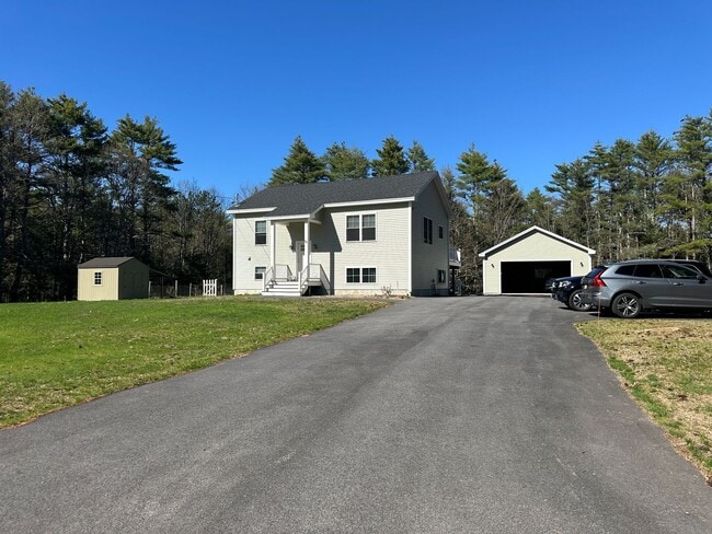Building Photo - Newly Built! Spacious 4BR 2 Bath House