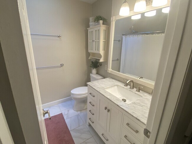 Building Photo - 6 Hunters Ridge Dr