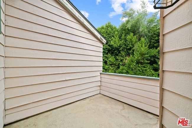 Building Photo - 7904 Topanga Canyon Blvd