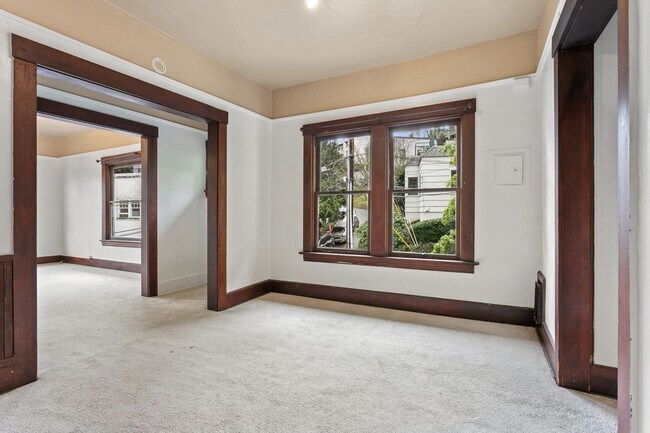 Building Photo - DON’T MISS OUT!!!! INCREDIBLE 3 BEDROOM