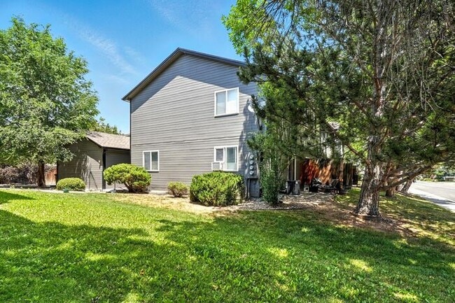 Building Photo - MOVE IN SPECIAL 2 WEEKS FREE! Lovely 3 Bed...