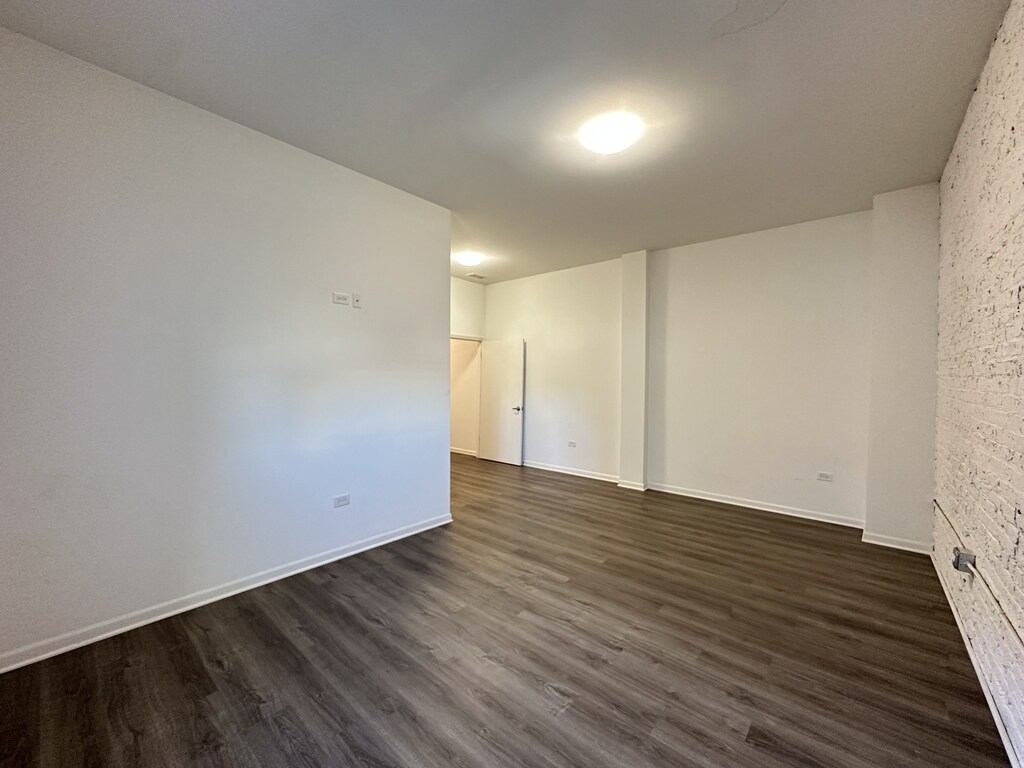 Building Photo - 2550 S Wabash Ave