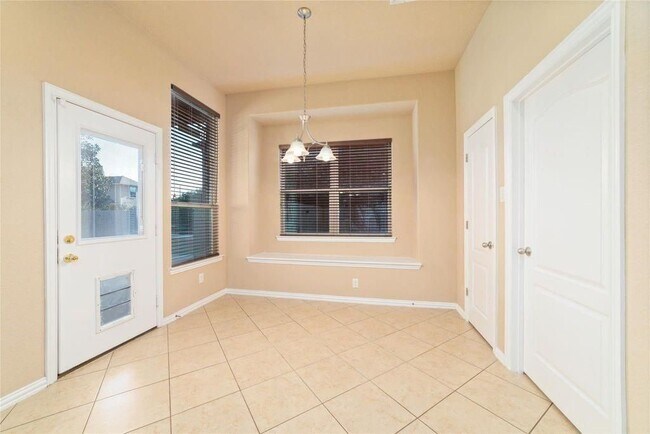 Building Photo - 2051 Brodie Ln