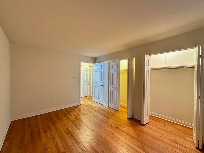 Building Photo - 3710 N Pine Grove Ave