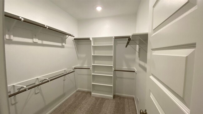 Building Photo - 7059 Silverleaf Oak St