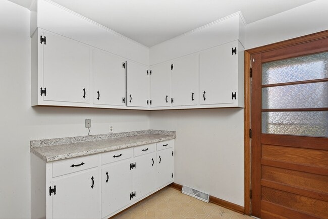 Building Photo - 316 Morningside Dr SW