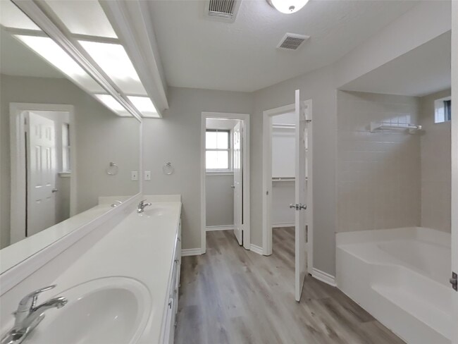 Building Photo - 15806 Crystal Brook Dr