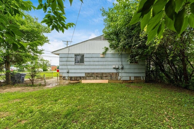 Building Photo - 1726 E Blake Ave